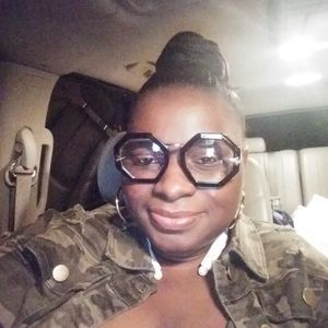 Meet your Posher, Falisha